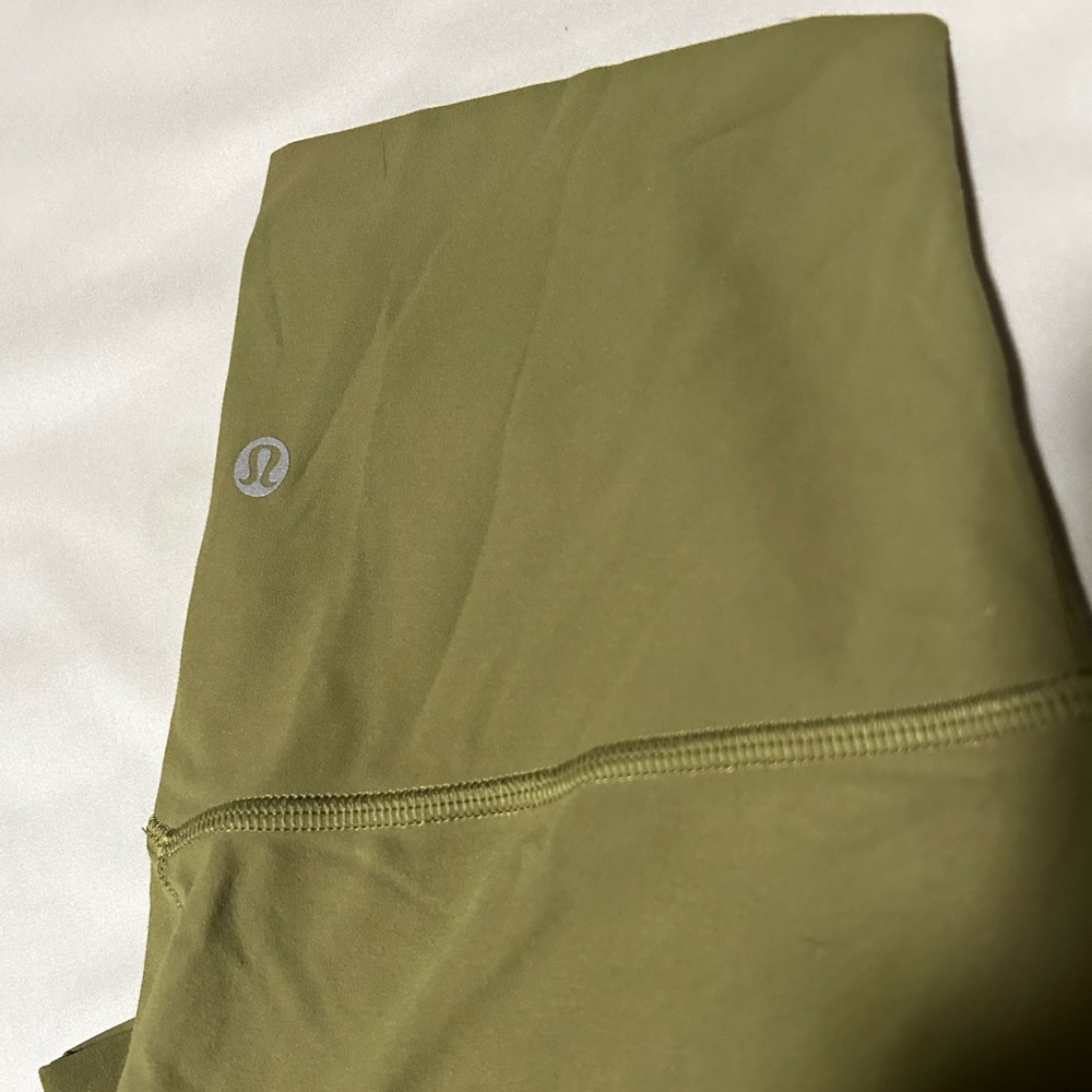 Lulu OLIVE align crop